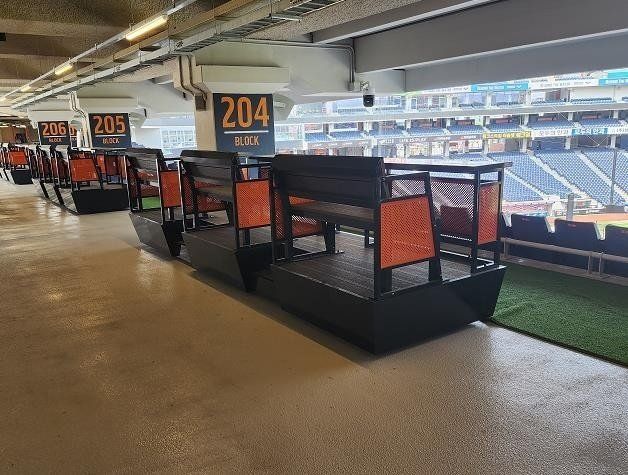 한화가 홈구장 대전한화생명볼파크의 장애인석을 특별석으로 전환 판매한 논란과 관련해 19일 공식 사과했다. 뉴시스