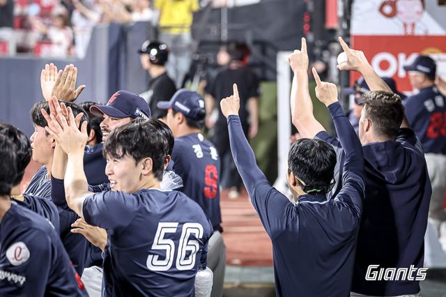 롯데는 8월 침체한 흐름을 쉽게 벗어나지 못하고 있다. 팀은 중위권 경쟁은 물론, PS 진출 여부를 걱정해야 할 시점까지 내려왔다. 사진제공｜롯데 자이언츠