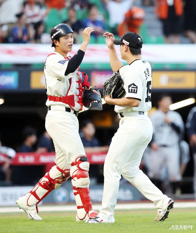 SSG 조형우(왼쪽)와 조병현. 사진제공｜SSG 랜더스