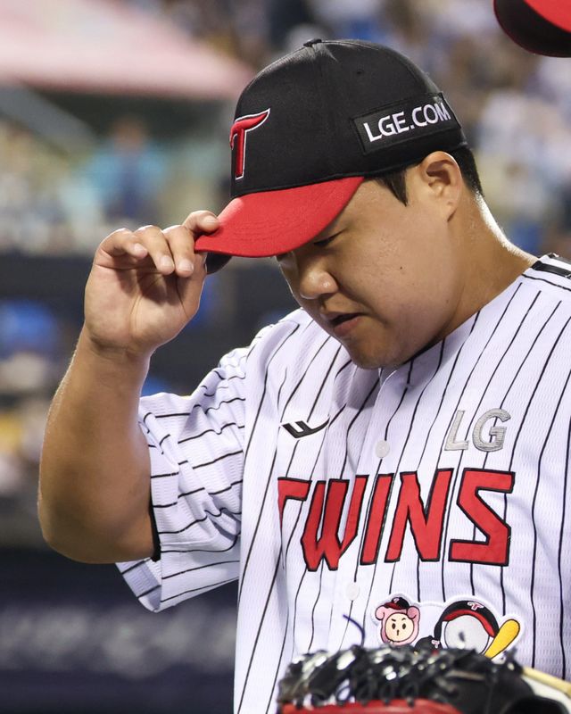 LG는 장현식 부활에 온 힘을 다하고 있다. 그는 후반기 14경기에서 ERA 5.40으로 크게 흔들리고 있다.｜뉴시스