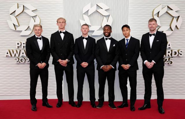 PFA 20일(한국시간) 2024~2025시즌 잉글랜드 리그1 올해의 팀을 선정했다. 올해의 팀 11인 중 대부분의 선수는 버밍엄 출신 선수들로 채워졌다. 백승호(오른쪽에서 2번째)는 미드필더 부문에 선정돼 지난 시즌 활약을 인정받았다. 사진출처｜PFA 홈페이지