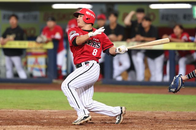 KIA 이창진은 19일 광주 키움전에서 9회초 수비 도중 왼쪽 정강이를 다쳤다. 그는 20일 병원검진 결과 왼쪽 발목 인대 손상 진단을 받았다. 2주 뒤 병원 재검진에 나설 계획이다. 사진제공｜KIA 타이거즈