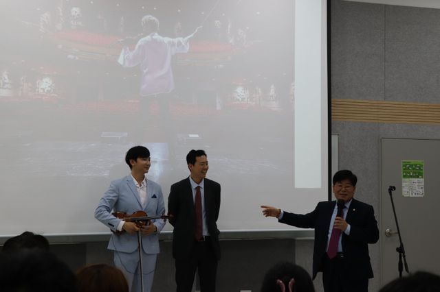 KoN, 박건도 다산콜재단 이사, 이이재 이사장(왼쪽부터)