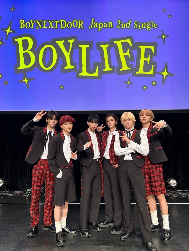보이넥스트도어가 일본에서 뜨거운 반응을 얻고 있다. 새 싱글 ‘BOYLIFE’ 타이틀곡 ‘Count To Love’가 오리콘 차트 정상에 올랐고, 도쿄 쇼케이스 현장에서 팬들과 기쁨을 나누며 여름을 물들일 청춘 앨범의 매력을 전했다. 사진제공|KOZ 엔터테인먼트