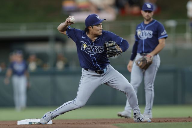 탬파베이 김하성(왼쪽)이 22일(한국시간) 10일짜리 부상자명단에 올랐다. 7월 5일 복귀 후 2번째 부상자명단 등재다. AP뉴시스