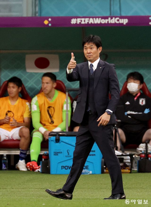 모리야스 하지메 일본축구대표팀 감독은 2026북중미월드컵을 대비하고자 ‘롱스로인’을 새로운 공격 전술로 고려할 것으로 보인다. 최근 마에다 료이치 일본대표팀 세트피스 코치에게 롱스로인 구사에 대한 생각을 물어보기도 했다. 이에 일본 내에선 롱스로인 전담 선수에 대한 의견이 오갈 정도로 큰 관심을 보이고 있다. 스포츠동아DB