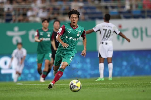 서울고등법원 행정8-1부는 22일 김진야가 문화체육관광부를 상대로 제기한 “공익복무 관련 경고 처분을 취소해달라”는 소송에서 1심과 마찬가지로 원고 패소 판결을 내렸다. 법원은 “원고가 허위로 봉사활동 실적을 제출했으므로 처분 사유가 인정된다”고 판단했다. 사진제공｜한국프로축구연맹