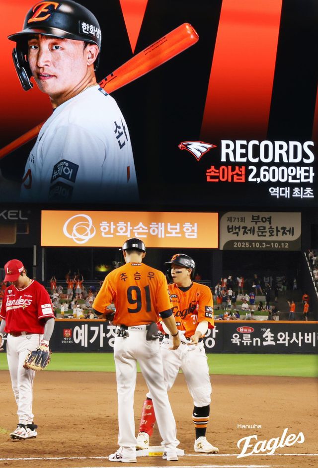 한화 손아섭(오른쪽). 사진제공｜한화 이글스