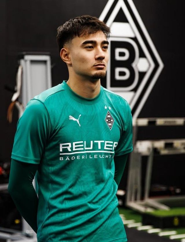 카스트로프는 25일 축구국가대표팀에 승선하며 사상 첫 외국태생 혼혈 국가대표의 탄생을 알렸다. 파이터 성향이 짙고 거친 플레이를 마다하지 않는 유형의 선수라 대표팀에 큰 보탬이 될 것으로 보이나 관건은 그의 포지션과 역할이다. 사진출처│옌스 카스트로프 인스타그램