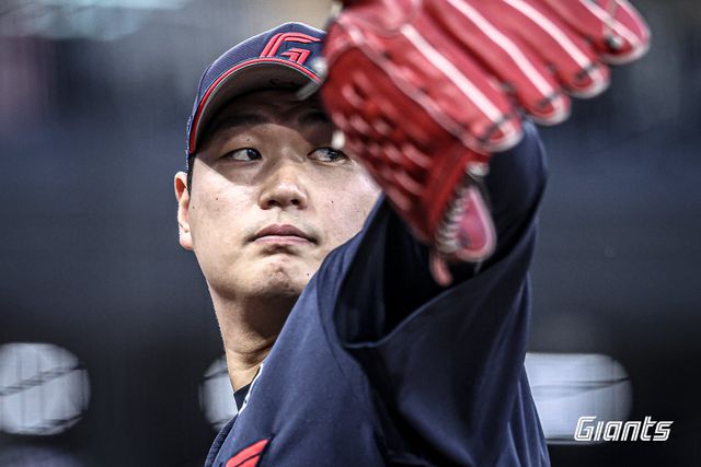 롯데 나균안이 26일 사직구장에서 펼쳐질 KT와 홈경기에 선발등판한다. 롯데는 두 달 넘게 승리투수가 되지 못한 나균안을 적극 돕겠다는 의지다. 사진제공｜롯데 자이언츠