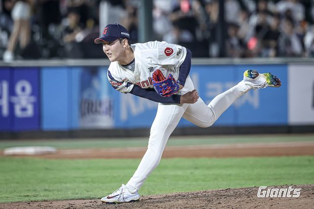 롯데 최준용이 26일 사직구장에서 열린 KT와 홈경기 7회초 구원등판해 역투하고 있다. 사진제공｜롯데 자이언츠
