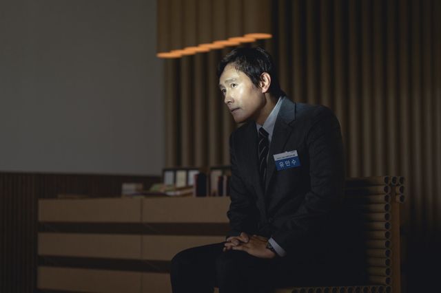 회사원 만수의 실직과 생존기를 그린 영화 ‘어쩔수가없다’가 보편적 공감과 블랙 코미디를 더한 독창적 스토리로 기대를 모은다. 박찬욱 감독의 신작 ‘어쩔수가없다’는 9월 24일 개봉 예정이다. 사진제공 | CJ ENM