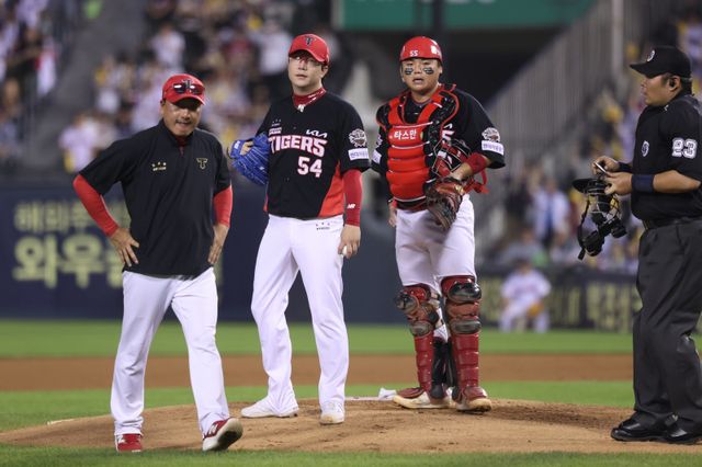 KIA는 최근 선발 싸움에서 밀리며 연패가 길어지고 있다. 상승곡선을 타기 위해서 선발진의 반등이 필요한 시점이다. 사진제공｜KIA 타이거즈