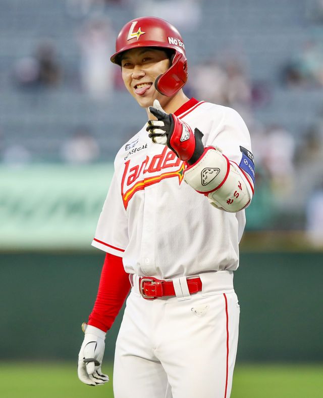 SSG 안상현은 26일 인천 KIA와 홈경기에서 홈런포를 포함해 3안타 경기를 완성했다. 그는 내야 멀티플레이어로 라인업에 활력을 불어넣고 있다. 사진제공｜SSG 랜더스