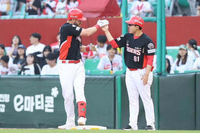 KIA 패트릭 위즈덤은 27일 인천 SSG와 원정경기에서 34번째 생일을 맞이했다. 그는 삼진 3개로 침묵했지만, 마지막 타석인 11회초 2타점 적시타를 쳐 팀 승리에 보탬이 됐다. 사진제공｜KIA 타이거즈