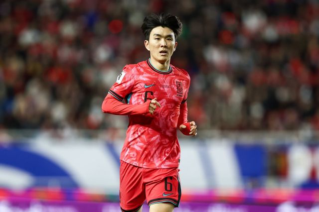 손흥민의 부담을 덜기 위한 축구국가대표팀 리더십 교체가 핵심 이슈로 떠오른 가운데 황인범이 차기 주장으로 거론되고 있다. 사진제공｜대한축구협회