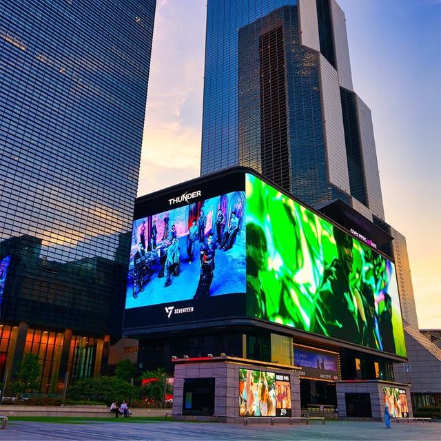 ‘케이팝 데몬 헌터스’ 열풍 속에 서울 명소도 색다른 볼거리로 떠올랐다. 삼성동 코엑스 K팝 광장을 비롯해 낙산공원, N서울타워를 잇는 ‘케데헌 코스’가 인기다. 사진제공 | 서울관광재단