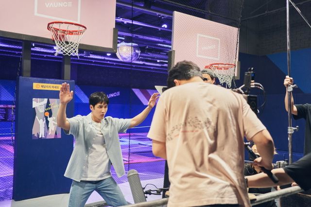 영화 ‘‘악마가 이사왔다’’가 임윤아와 안보현을 비롯한 배우들의 열정과 현장 케미가 담긴 비하인드 스틸을 공개하며 관객들의 기대감을 높였다. 사진제공 | CJ ENM