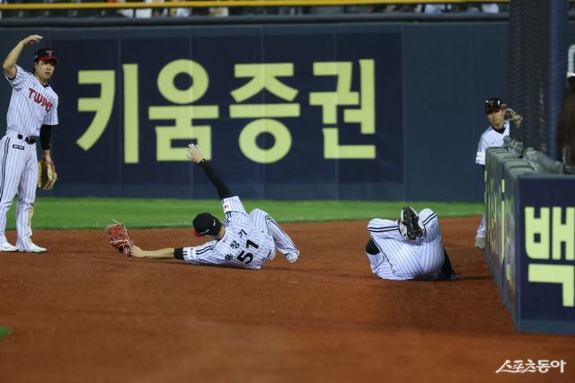 5월 13일 잠실 키움전 도중 홍창기(가운데)가 부상을 입는 장면. 사진제공｜LG 트윈스