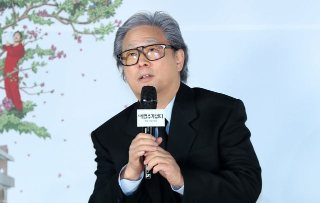 박찬욱의 야심작 ‘어쩔수가없다’가 경쟁부문 진출한 베니스국제영화제가 27일(현지사간) 막을 올렸다. 박찬욱 감독의 수상여부에 세계 영화계의 관심이 쏠리는 가운데, ‘어쩔수가없다’는 역대 베니스영화제 최고상인 황금사자상을 거머쥔 이력이 있는 요르고스 란티모스, 기예르모 델 토로 등 세계적인 감독들의 작품들과 맞붙는다. 뉴시스