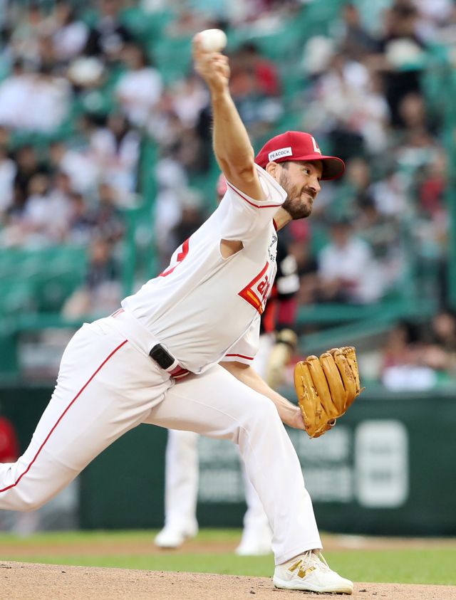 SSG 드류 앤더슨은 27일 인천 KIA와 홈경기에서 선발등판해 KBO리그 최소 이닝(139이닝) 200탈삼진 신기록을 썼다. 그는 6이닝 무실점으로 호투했으나 팀은 0-4로 패했다. 사진제공｜SSG 랜더스