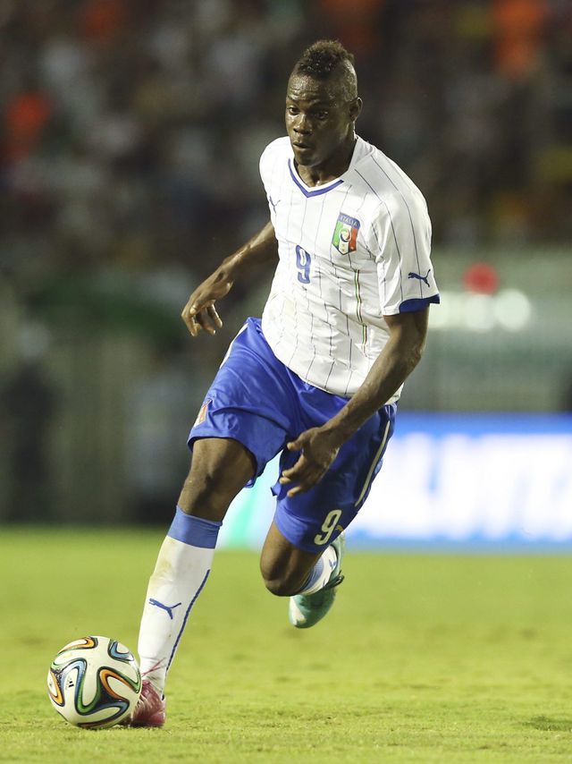 독일의 축구통계전문 ‘트란스퍼마크트’는 선수의 시장 가치를 직관적으로 보여준다. 그러나 선수의 멘탈과 같이 시장가치를 바꾸는 요인이 많아 주관적 요소를 많이 포함해 선수를 평가한다. 일례로 마리오 발로텔리(사진)는 몸값이 높은 선수였지만 기행을 많이 저질러 구단들이 그에게 큰 돈을 투자하길 꺼려했다. AP뉴시스