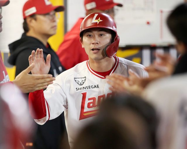 SSG 안상현은 26일 인천 KIA와 홈경기에서 홈런포를 포함해 3안타 경기를 완성했다. 그는 내야 멀티플레이어로 라인업에 활력을 불어넣고 있다. 사진제공｜SSG 랜더스