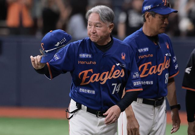 한화 김경문 감독(왼쪽). 고척｜뉴시스