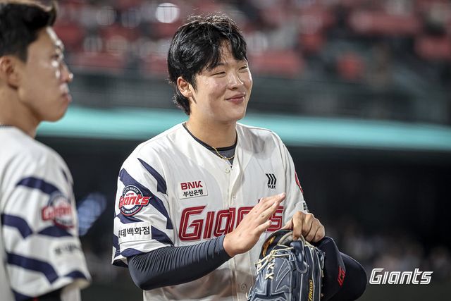 롯데가 27일 사직 KT전부터 선발투수들의 등판 간격을 5일에서 4일로 좁힌다. 5선발로 활약한 이민석은 사실상 스윙맨 역할로 마운드에 숨통을 틔울 전망이다. 사진제공｜롯데 자이언츠