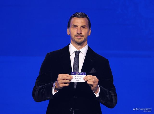 바이에른 뮌헨을 발표하는 즐라탄 이브라히모비치. 사진=게티이미지코리아