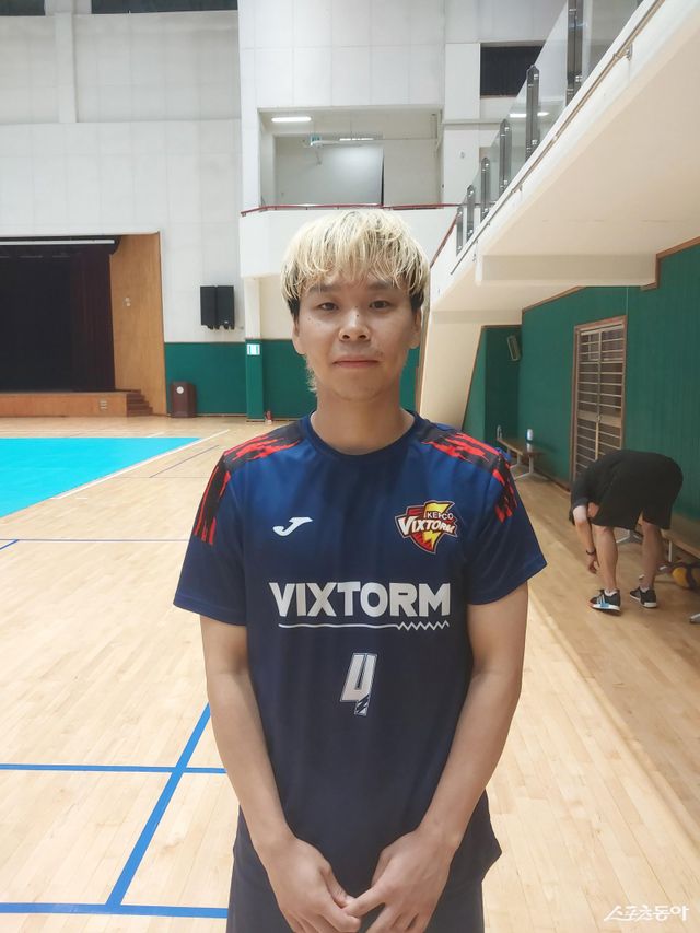 한국전력 리베로 정민수는 2024~2025시즌 종료 후 6시즌동안 몸담았던 KB손해보험을 떠났다. 적지 않은 나이에 이뤄진 이적이라 한국전력에서 커리어를 마감하겠다는 의지가 크다. 현재 경쟁력을 이어나가 행복한 마무리를 짓는 게 목표다. 권재민 기자 jmart220@donga.com