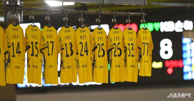 V리그 남자부 KB손해보험이 기존 홈경기장인 의정부체육관을 2025~2026시즌에도 사용하지 못하게 됐다. 지난해 11월 안전진단 결과 폐쇄가 불가피했고, 이후&nbsp;건축 심의가&nbsp;계속 통과되지 못한 게 원인이다. 스포츠동아DB