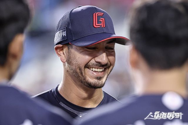 롯데 외국인투수 빈스 벨라스케즈가 29일 사직구장에서 펼쳐질 두산과 홈경기에 선발등판한다. 최근 12연패 후 위닝시리즈로 반등한 롯데가 분위기를 이어가기 위해선 벨라스케즈의 활약이 중요하다. 사진제공｜롯데 자이언츠