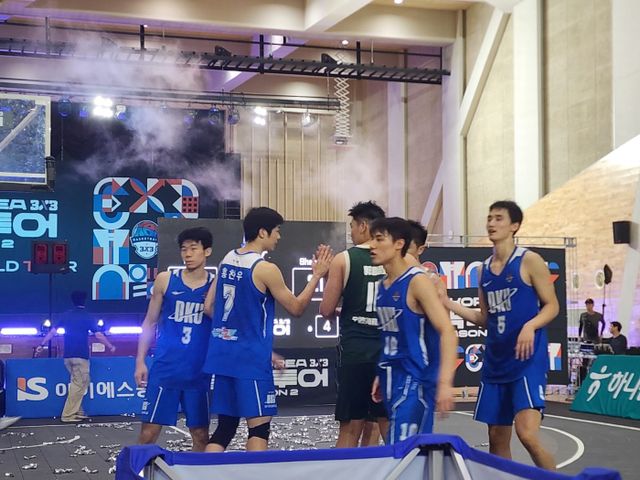 상하이는 29일 한국외대 오바마 홀 특설코트에서 진행된 올팍투어 파이널 결승전에서 단국대에 21-17로 승리하며 우승했다. 이문동(한국외대)｜박정현 기자