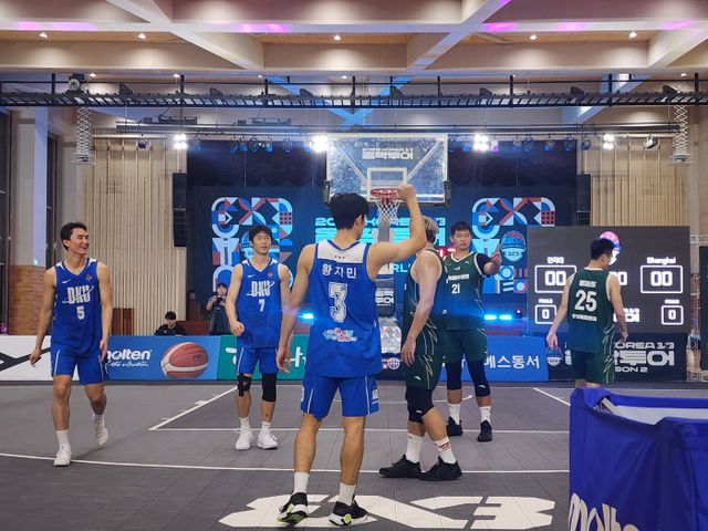 상하이는 29일 한국외대 오바마 홀 특설코트에서 진행된 올팍투어 파이널 결승전에서 단국대에 21-17로 승리하며 우승했다. 이문동(한국외대)｜박정현 기자