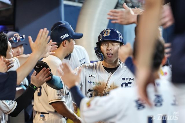 NC는 28일 KIA와 트레이드를 통해 국가대표 외야수 최원준(가운데)을 영입했다. 구단은 부족한 점을 채우며 포스트시즌 진출을 향한 의지를 보였다. 사진제공｜NC 다이노스