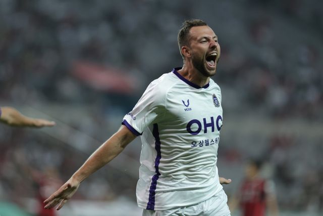 안양 토마스가 31일 서울월드컵경기장에서 열린 서울과 K리그1 원정경기에서 전반 3분 선제골을 넣고 환호하고 있다. 사진제공｜한국프로축구연맹
