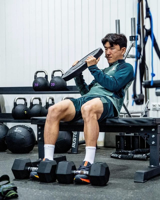 페예노르트 황인범이 종아리 근육 부상으로 미국 원정으로 진행될 9월 A매치 2경기를 뛰지 못하게 됐다. 로빈 판페르시 페예노르트 감독은 당분간 휴식이 불가피하다고 봤다. 사진출처｜페예노르트 페이스북