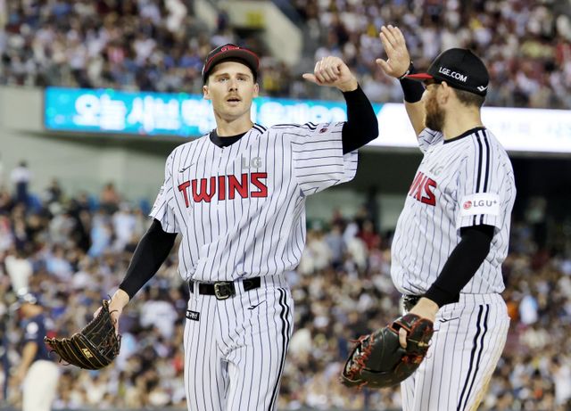 LG 앤더스 톨허스트(왼쪽). 뉴시스