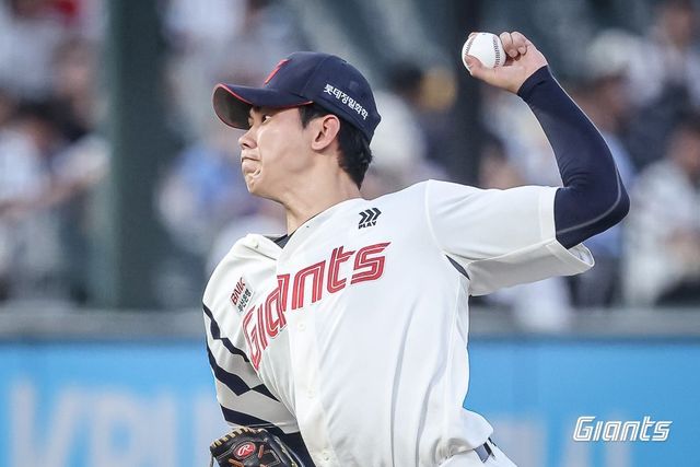 롯데 좌투수 홍민기는 평균구속 150.1㎞의 강력한 직구를 앞세워 전반기 팀의 필승조로 활약했다. 그러나 후반기 들어 페이스가 떨어졌고, 팔꿈치에도 불편함을 느낀 까닭에 아직 1군에 돌아오지 못하고 있다. 김태형 롯데 감독은 “올해는 힘들 것 같다”고 진단했다. 사진제공｜롯데 자이언츠