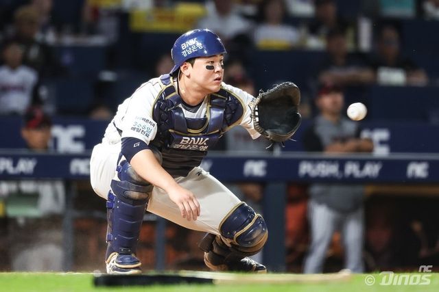 NC 김형준은 올해 공격과 수비를 분리해서 생각하기 시작했다. 이는 공수에서 안정적인 기량을 유지하는 데 큰 힘이 되고 있다. 사진제공｜NC 다이노스