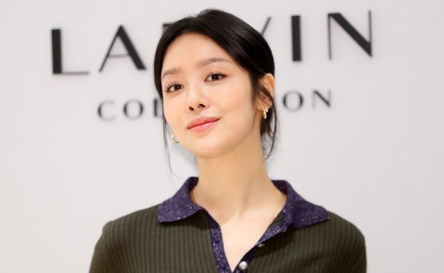 [서울=뉴시스] 김혜진 기자 = 배우 차주영이 17일 오전 서울 강남구 현대백화점 압구정점에서 열린 랑방컬렉션 포토 행사에서 포즈를 취하고 있다. 2025.07.17. jini@newsis.com