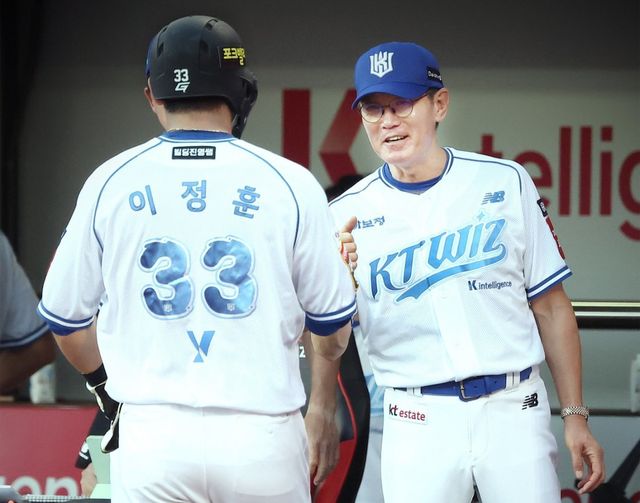 KT 이정훈(왼쪽)은 끊임없는 노력으로 데뷔 9년차인 올해 기량을 꽃피우고 있다. 사진제공｜KT 위즈