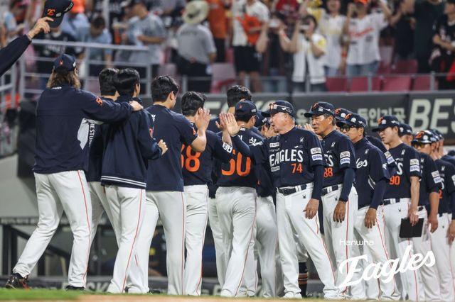 한화 이글스와 LG 트윈스가 펼치는 올해 정규시즌 1위 경쟁이 무척 치열하다. LG가 전반기까지 4.5경기였던 1위 한화와 격차를 모두 지우면서 향후 행보가 더욱 흥미로워졌다. 두 팀의 8~10일 잠실 3연전은 그야말로 세기의 빅매치로 관심을 모은다. 사진제공｜한화 이글스