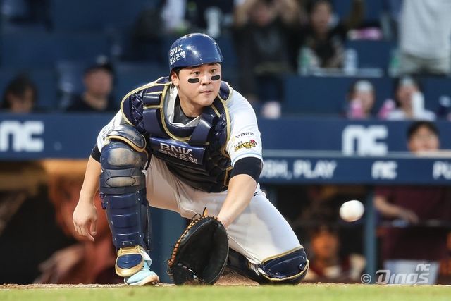 NC 김형준은 올해 공격과 수비를 분리해서 생각하기 시작했다. 이는 공수에서 안정적인 기량을 유지하는 데 큰 힘이 되고 있다. 사진제공｜NC 다이노스