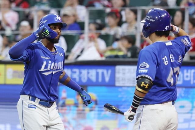 삼성 르윈 디아즈(왼쪽)와 강민호. 사진제공｜삼성 라이온즈