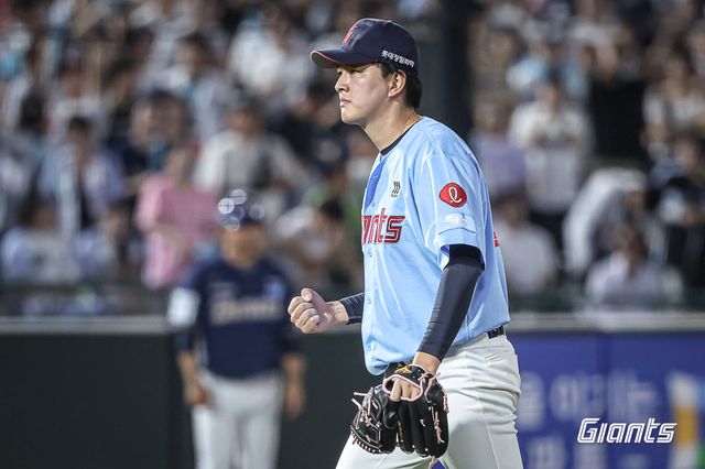 롯데 마무리 김원중이 데뷔 후 처음으로 구원왕 타이틀을 손에 넣을지 주목된다. 구원왕에 오른다면 순수 롯데 소속 선수로는 최초다. 사진제공｜롯데 자이언츠