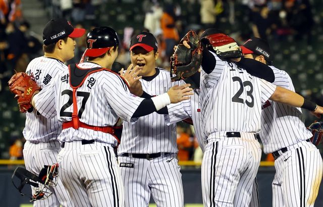 염경엽 LG 감독은 통합 우승을 차지했던 2023시즌처럼 7~8명의 필승조를 구축하려 한다. 남은 시즌 주안점이다.｜뉴시스