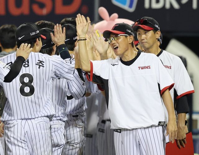 염경엽 LG 감독은 통합 우승을 차지했던 2023시즌처럼 7~8명의 필승조를 구축하려 한다. 남은 시즌 주안점이다.｜뉴시스