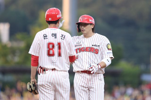 KIA 주장 나성범(오른쪽)은 최근 몇 년간 크고 작은 부상에 시달리고 있다. 그는 부상 기간 느낀 점을 토대로 어떻게든 보탬이 되고자 힘찬 각오를 다졌다. 사진제공｜KIA 타이거즈